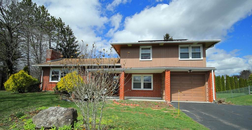 905 Dewey St - Photo 1