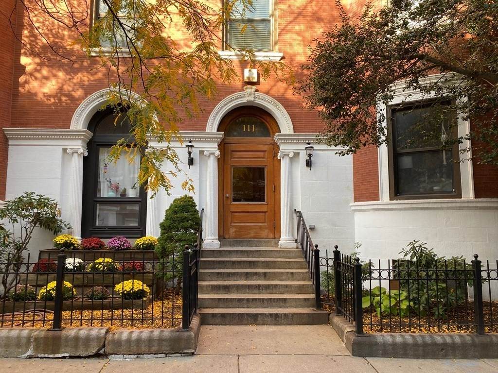 111 Gainsborough - Photo 1