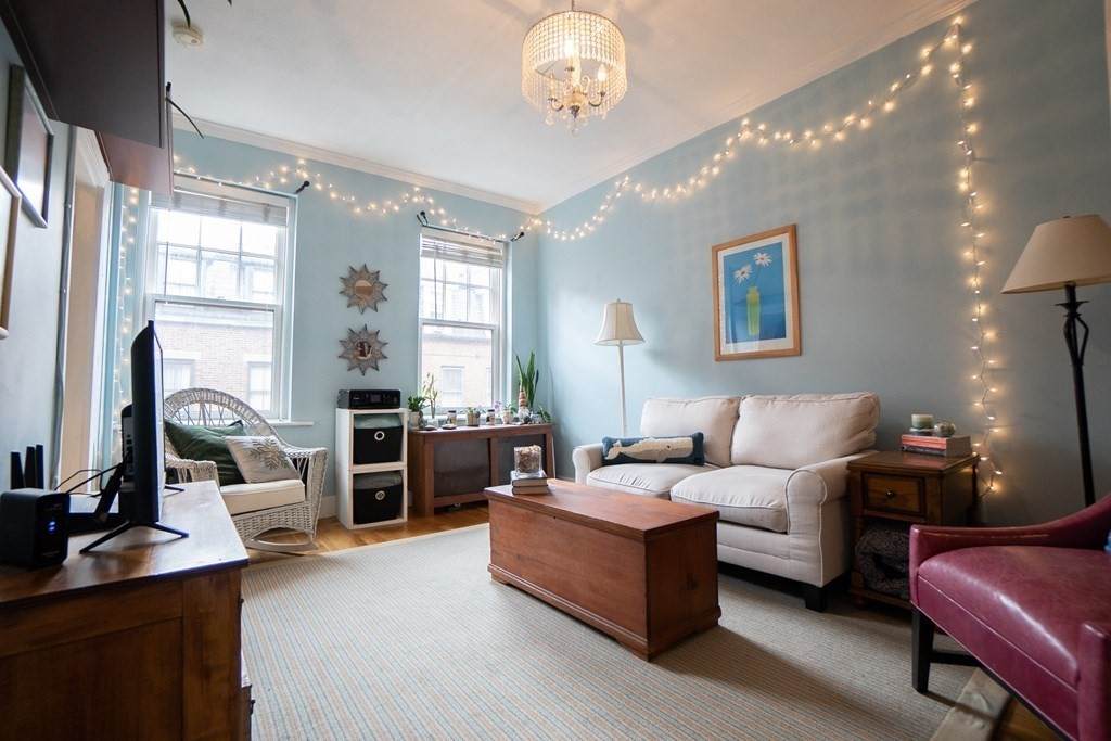 11 Irving St - Photo 1