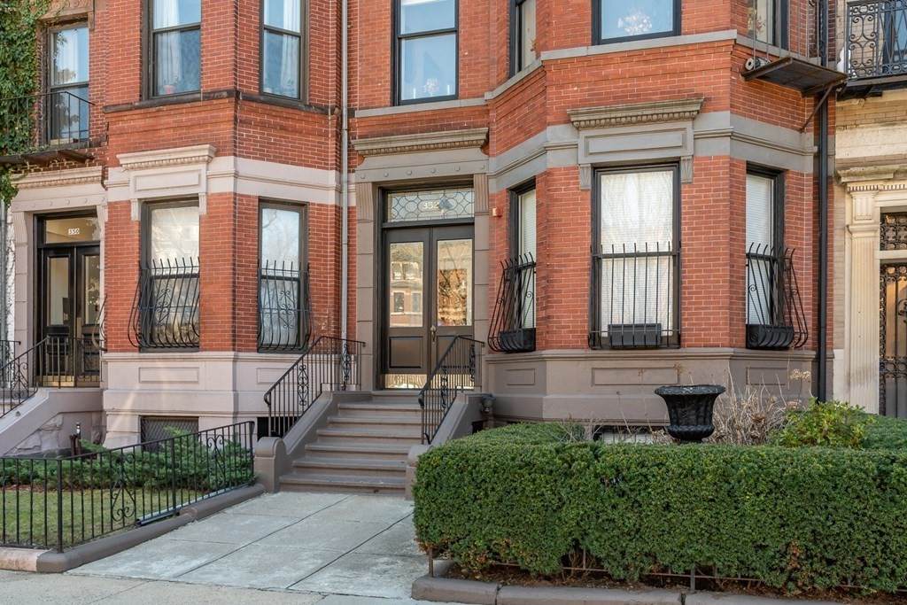 352 Commonwealth Ave - Photo 1