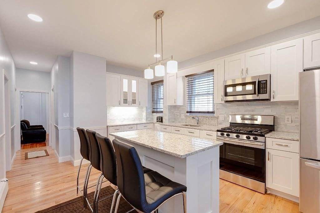 1119 Saratoga St - Photo 1