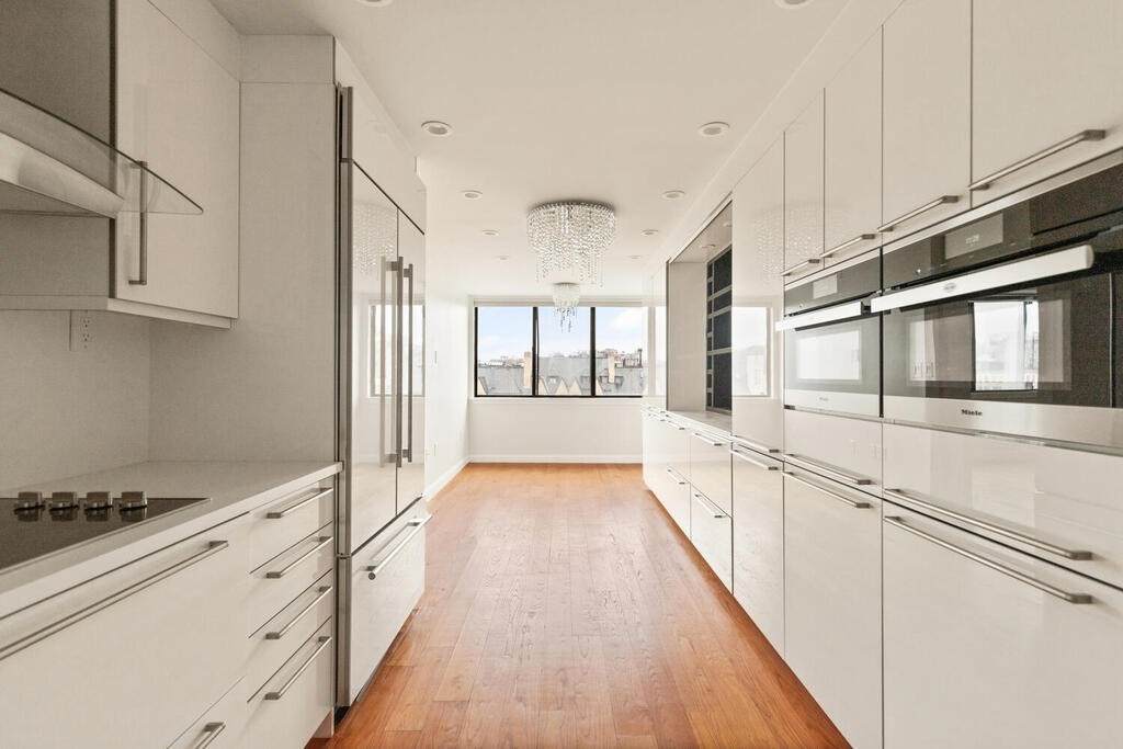 1731 Beacon St. - Photo 1