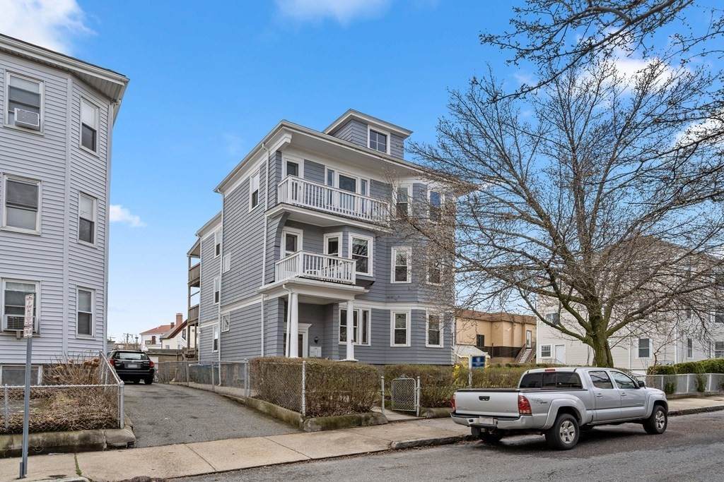 9 Willard Ave - Photo 1