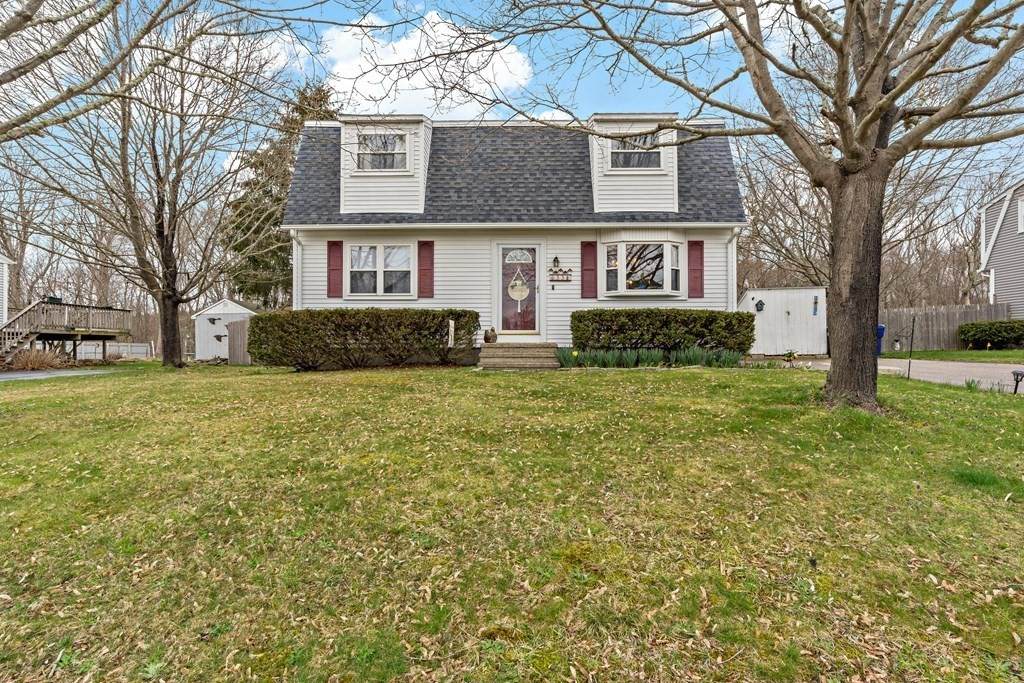 33 Saundra Dr - Photo 1