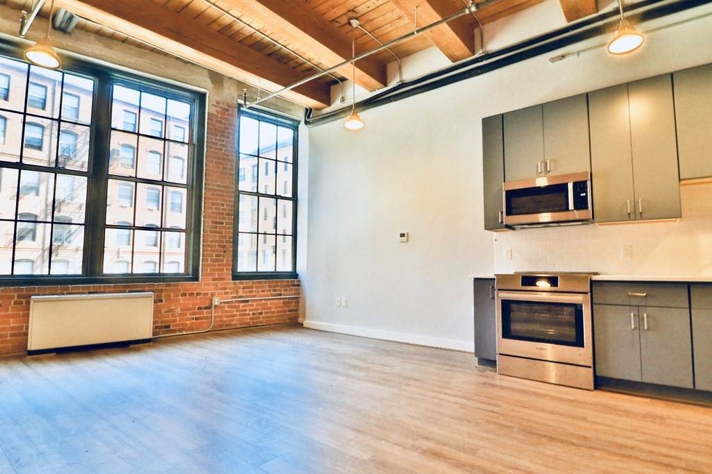 63 Melcher - Photo 1