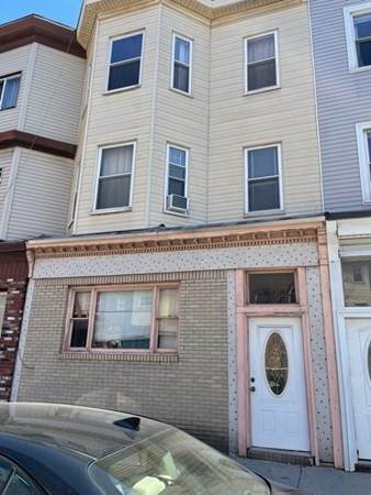 141 Chelsea Street - Photo 1