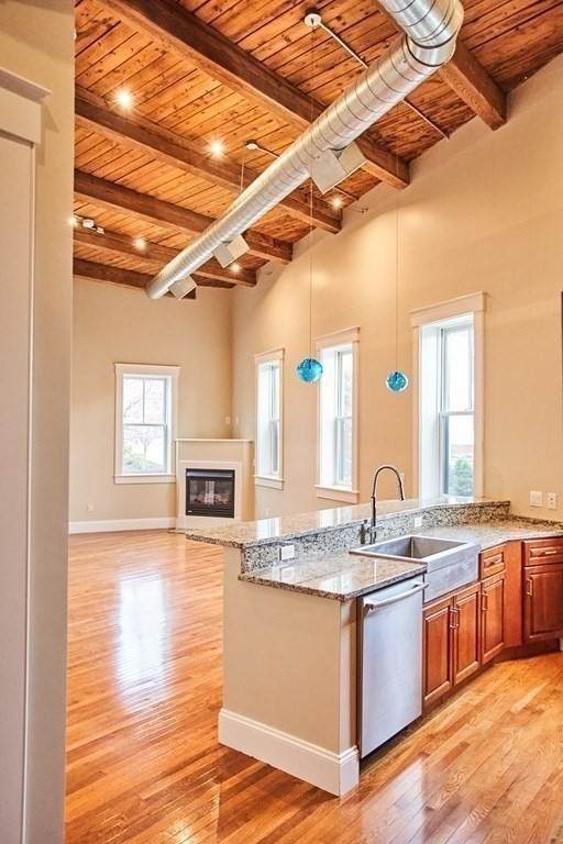 12 Lothrop St - Photo 1