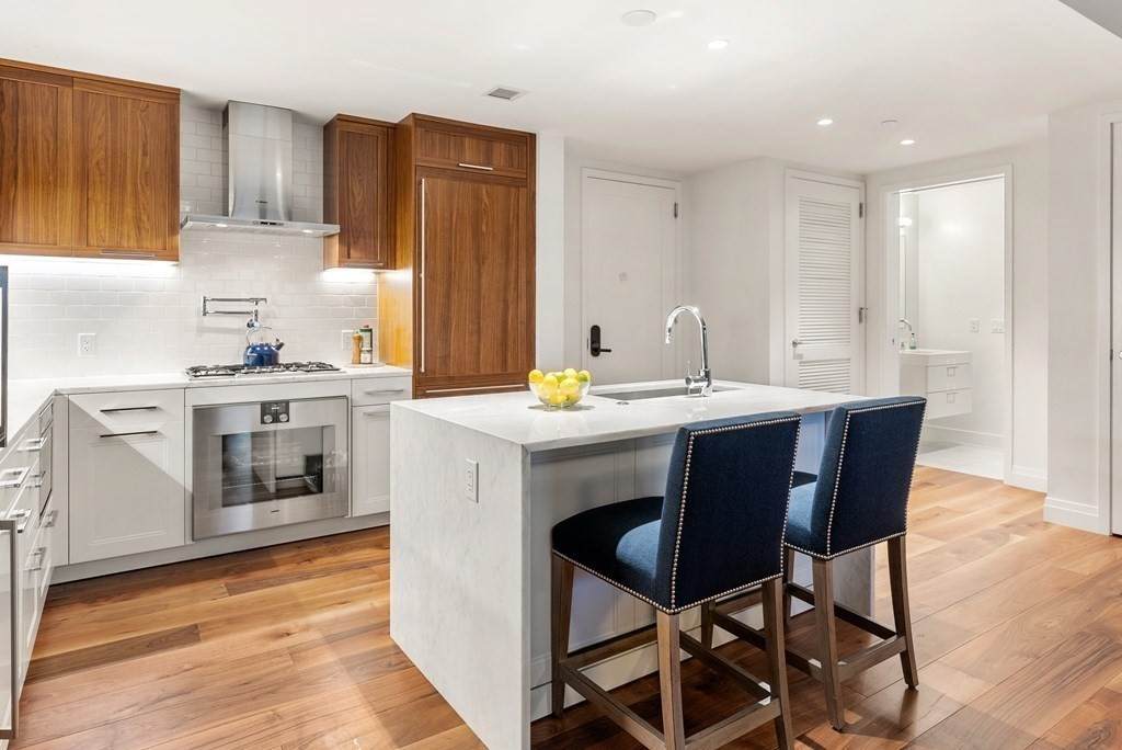 300 Pier 4 Boulevard - Photo 1