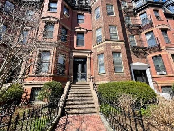 127 Marlborough St - Photo 1
