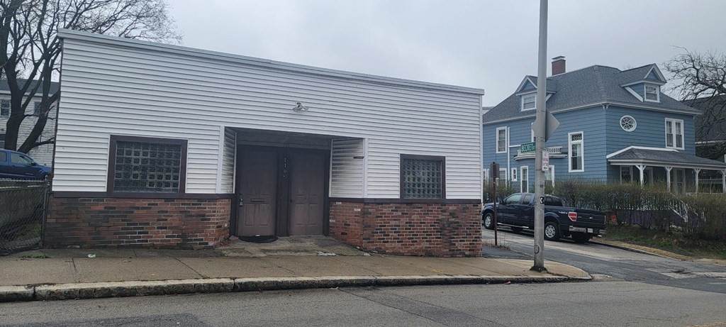 112 Lovell Street - Photo 1