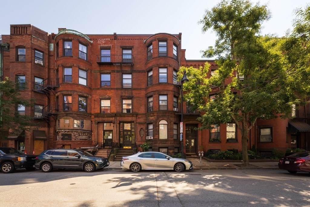 499 Beacon Street - Photo 1