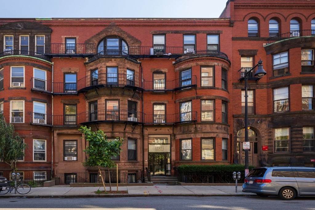 527-529 Beacon Street - Photo 1