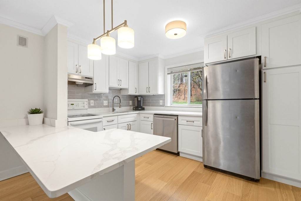 79 Lionel Ave - Photo 1