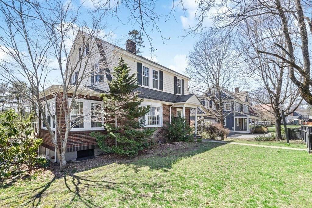 113 Hunnewell St - Photo 1
