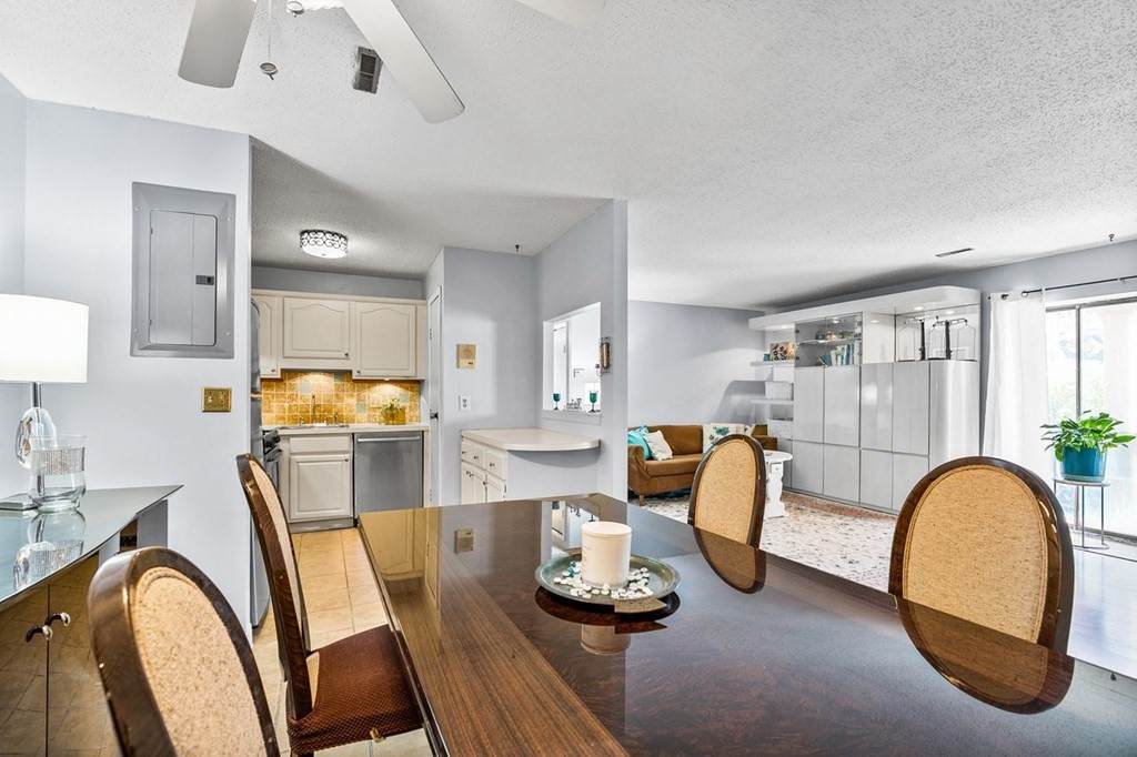 685 Oak - Photo 1