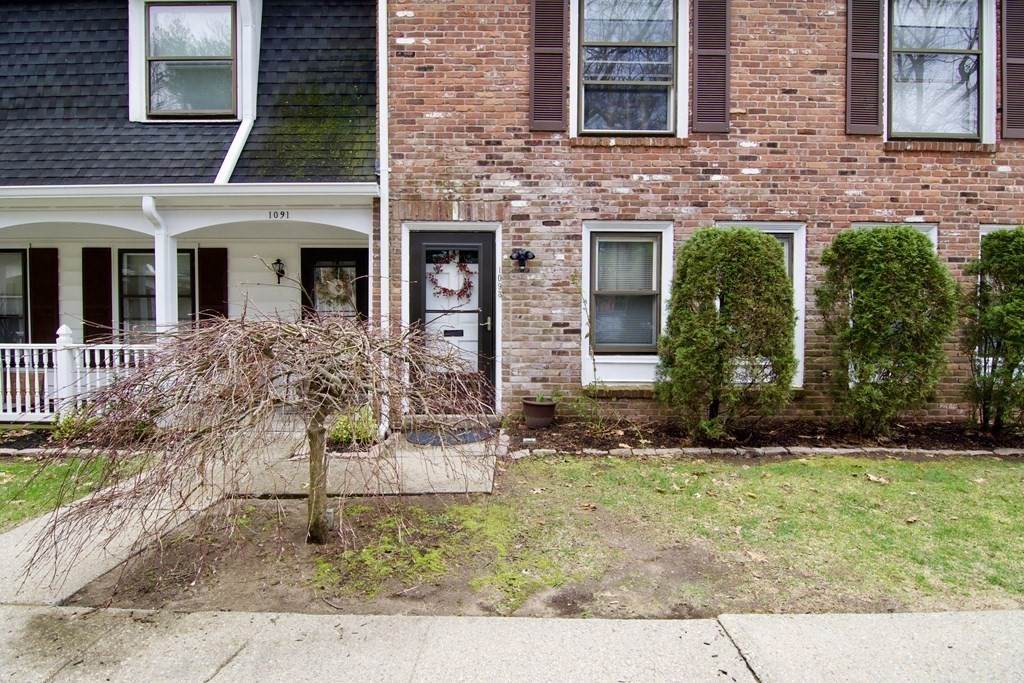 1093 Dickinson St - Photo 1
