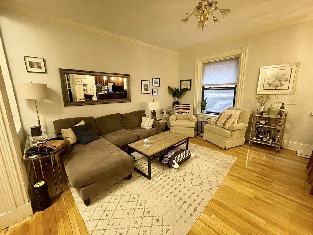 382 Commonwealth Avenue - Photo 1