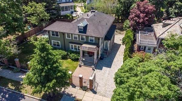 902 Commonwealth Ave - Photo 1