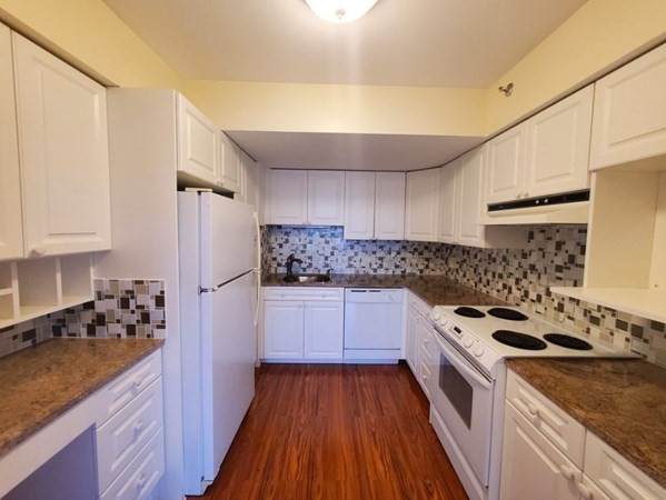 250 Hammond Pond Pkwy - Photo 1