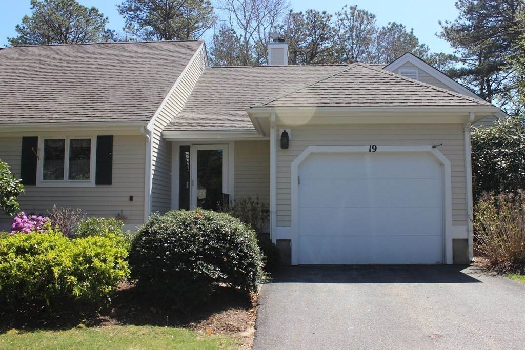 19 Pine Hill Blvd - Photo 1