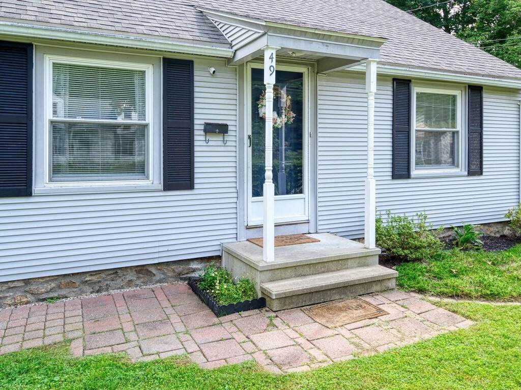 49 Quobaug Ave - Photo 1