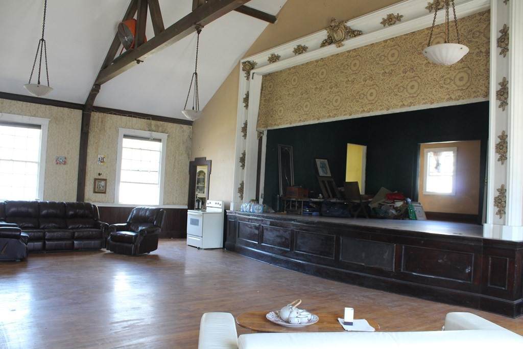 3 Pleasant St - Photo 1