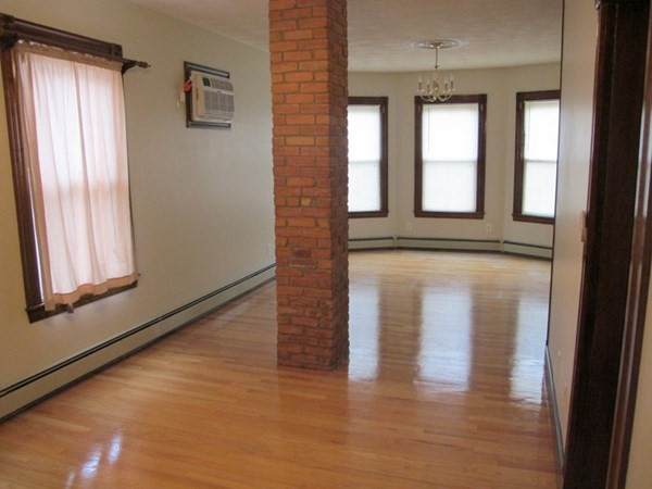 472 Windsor St - Photo 1