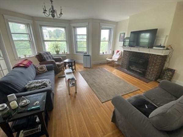 1033 Beacon - Photo 1