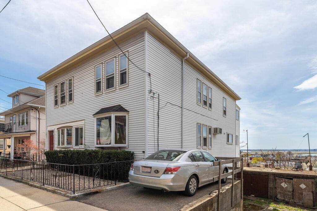 114 Gladstone Street - Photo 1