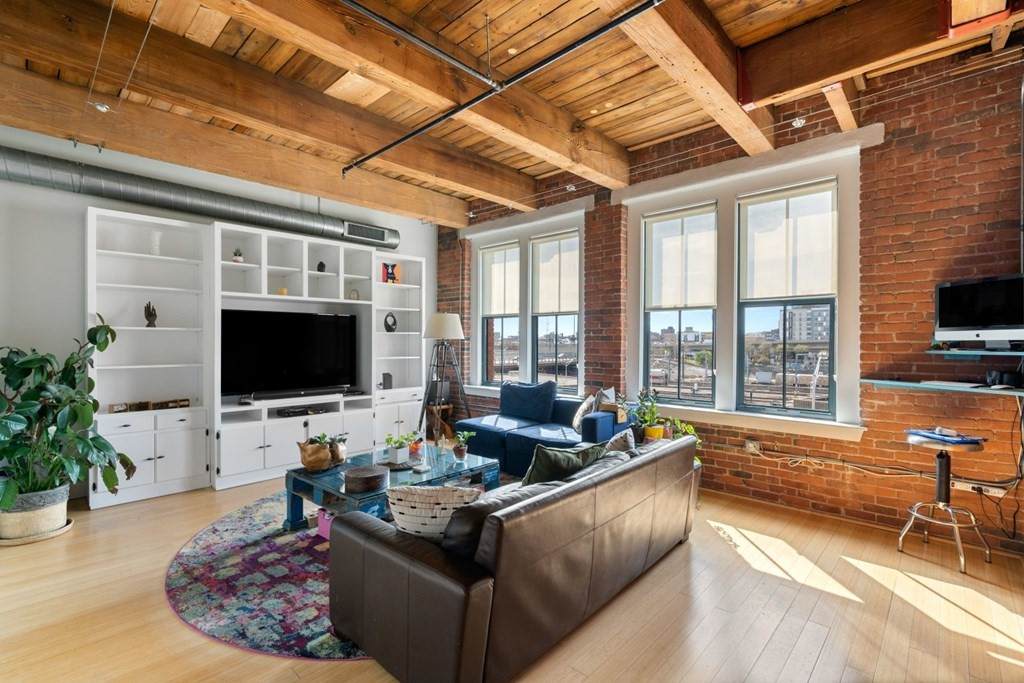 9 West Broadway - Photo 1