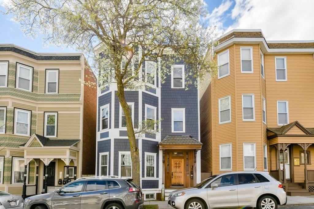 733 E 3rd St - Photo 1
