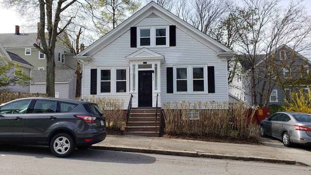 727 Maple St - Photo 1