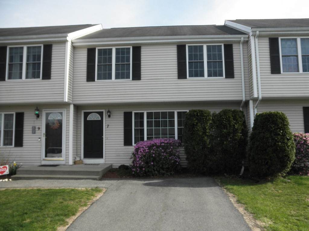 7 Jacklyn Ln - Photo 1