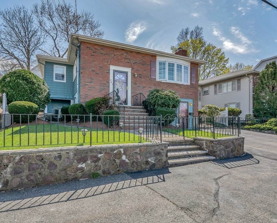 243 Lincoln St - Photo 1