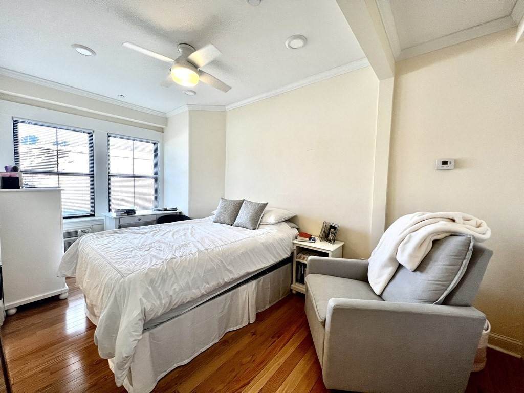 219 Commonwealth - Photo 1