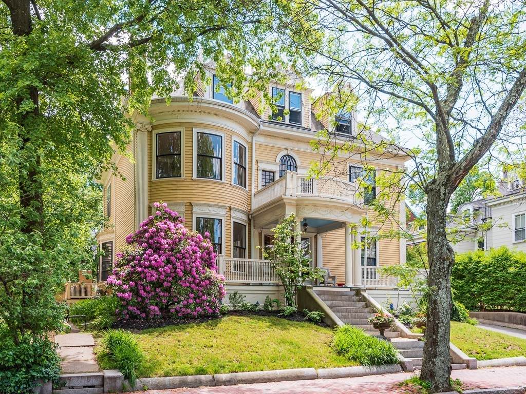 340 Harvard Street - Photo 1