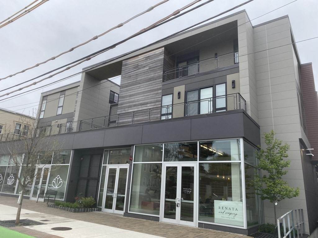 260 Beacon St - Photo 1