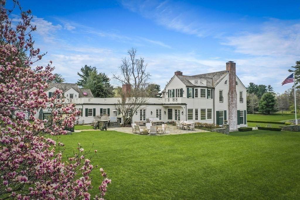 862 Bay Rd - Photo 1