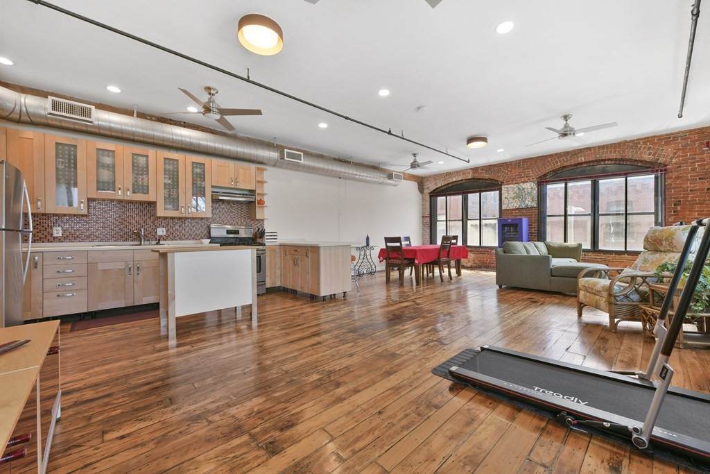 172 Green Street - Photo 1