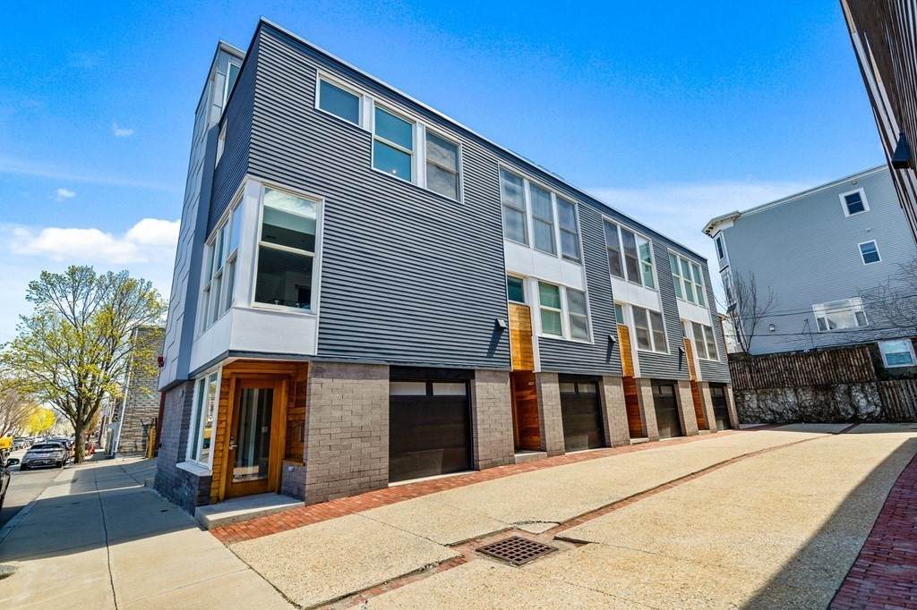 559 E 2nd - Photo 1