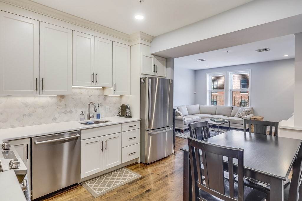 464 Hanover St - Photo 1