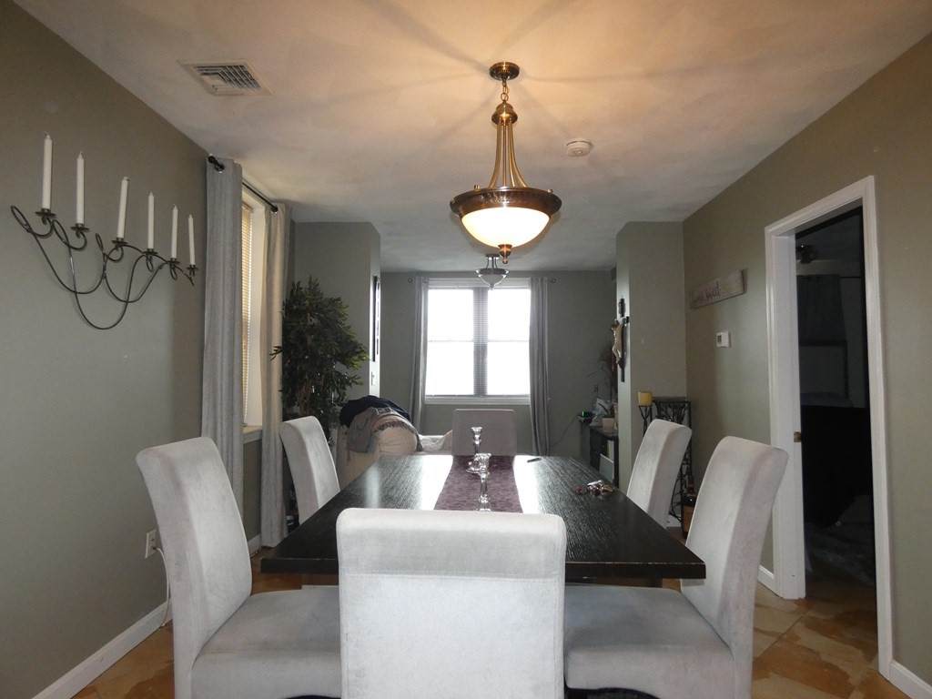 133 Orleans St - Photo 1