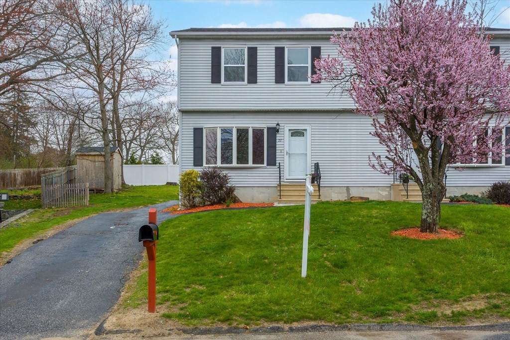 27 Rosedale Ave - Photo 1