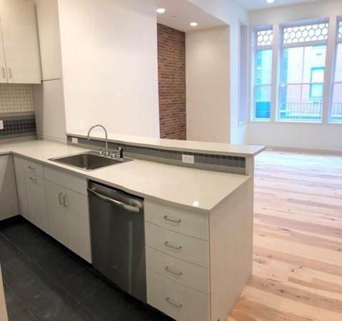 163 Newbury St - Photo 1