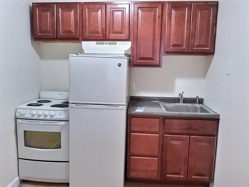 1027 Commonwealth Ave - Photo 1