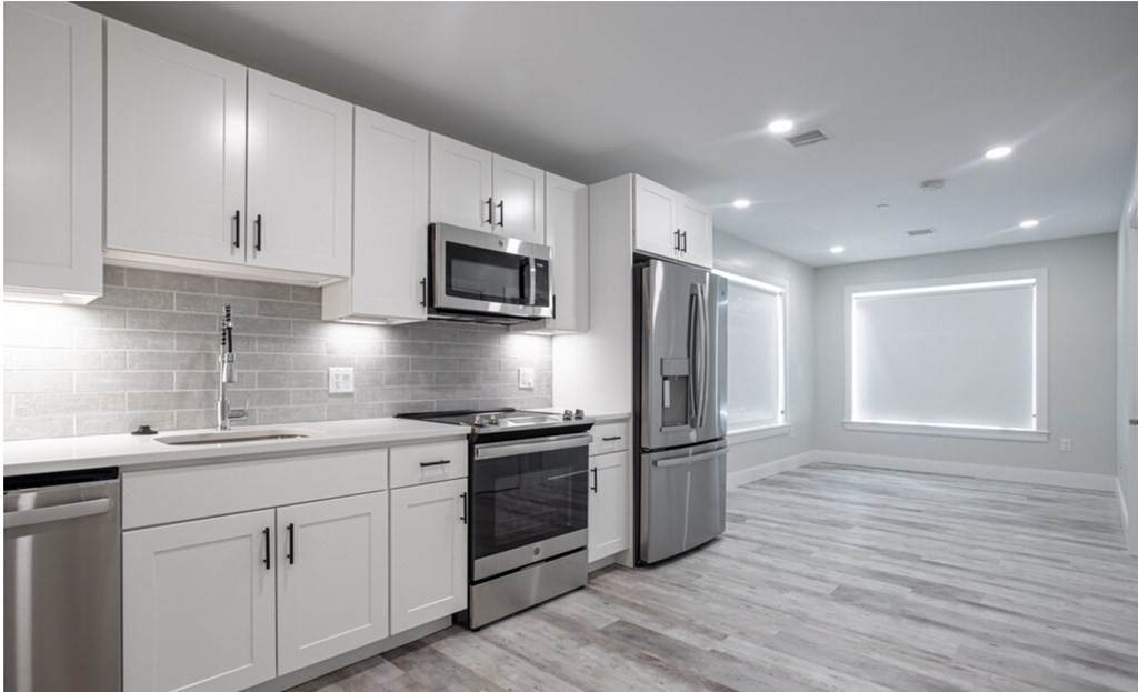 200 Old Colony Avenue - Photo 1