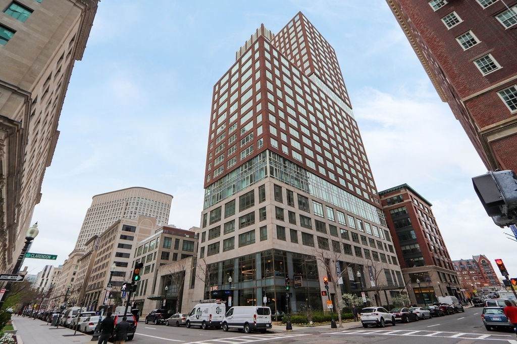 400 Stuart St - Photo 1