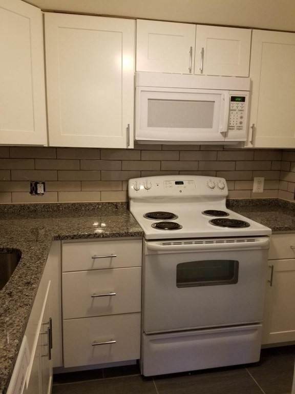 524 Putnam Ave - Photo 1