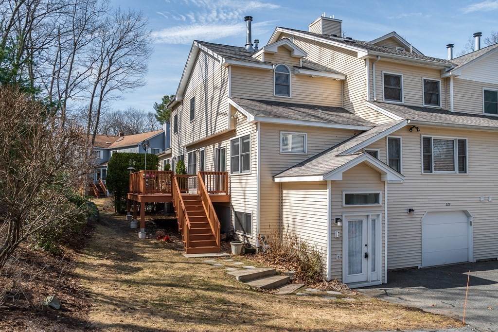 221 Algonquin Trail - Photo 1