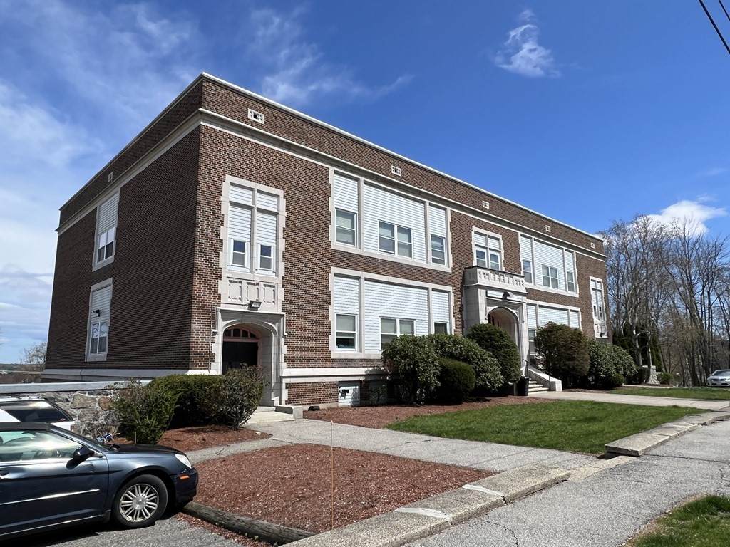 21 Middlesex Ave - Photo 1